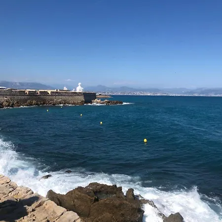Vieil Antibes, Ravissant 2p Avec Petite Terrasse Антиб