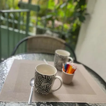 Vieil Antibes, Ravissant 2p Avec Petite Terrasse * Антиб