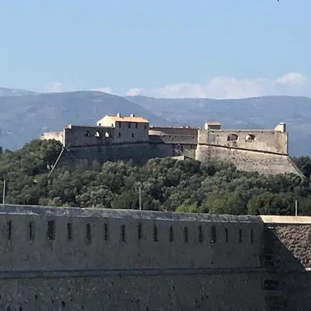 Vieil Antibes, Ravissant 2p Avec Petite Terrasse * Antibes