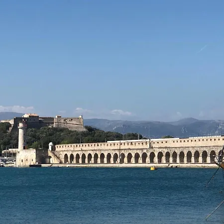 Vieil Antibes, Ravissant 2p Avec Petite Terrasse Apartamento