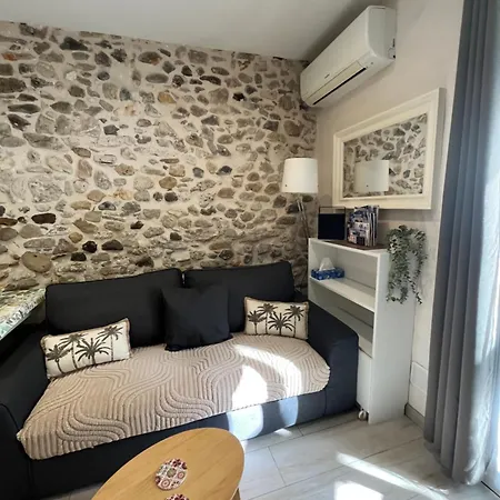 Vieil Antibes, Ravissant 2p Avec Petite Terrasse Apartment Antibes