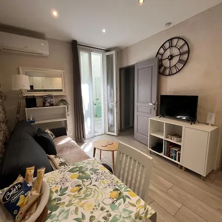 Vieil Antibes, Ravissant 2p Avec Petite Terrasse Apartment *