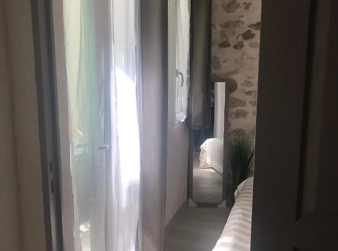 Vieil Antibes, Ravissant 2p Avec Petite Terrasse Appartement Antibes